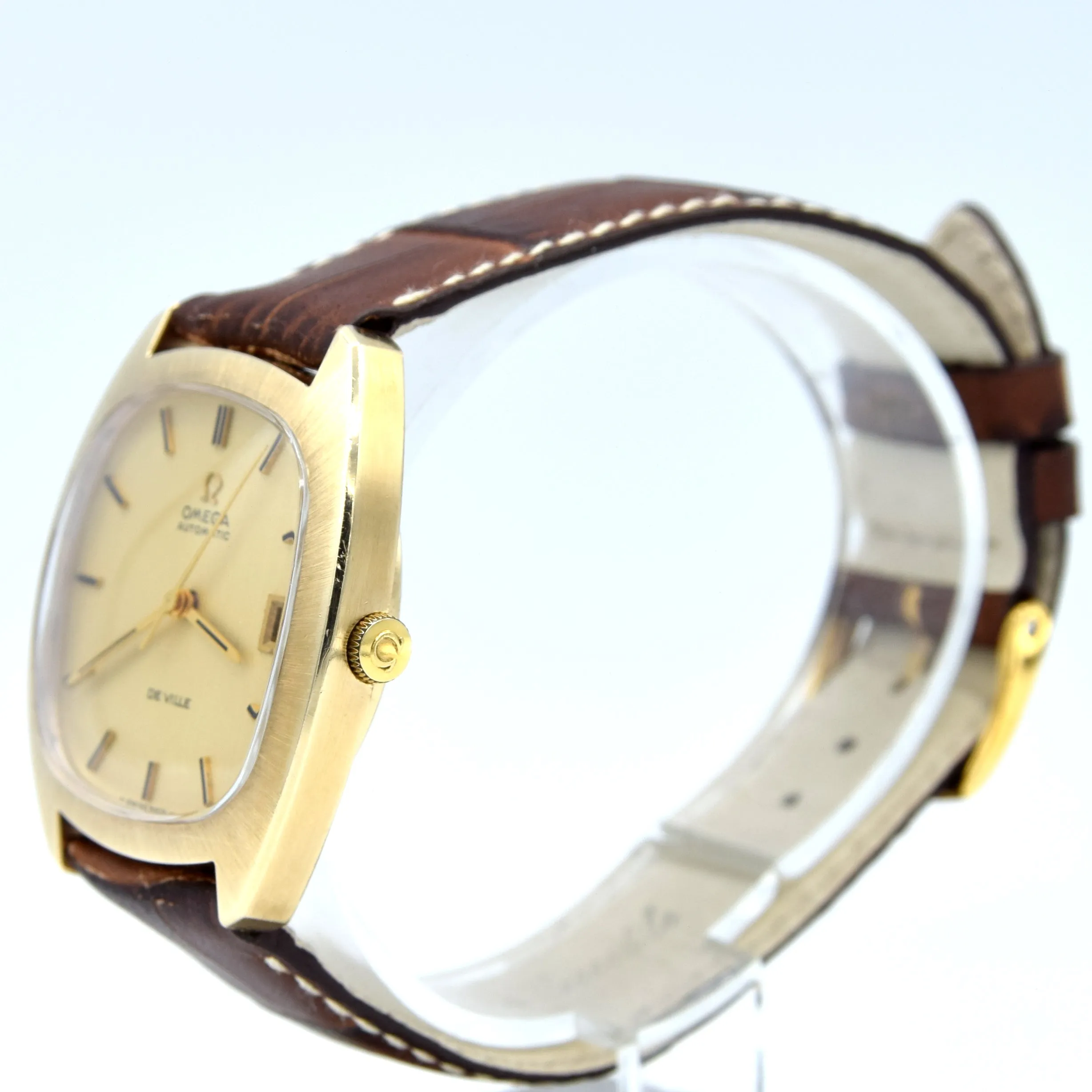 1969 Rare Omega Tonneau De Ville automatic Dress Watch in Solid 9ct Gold English Case Model 1625045