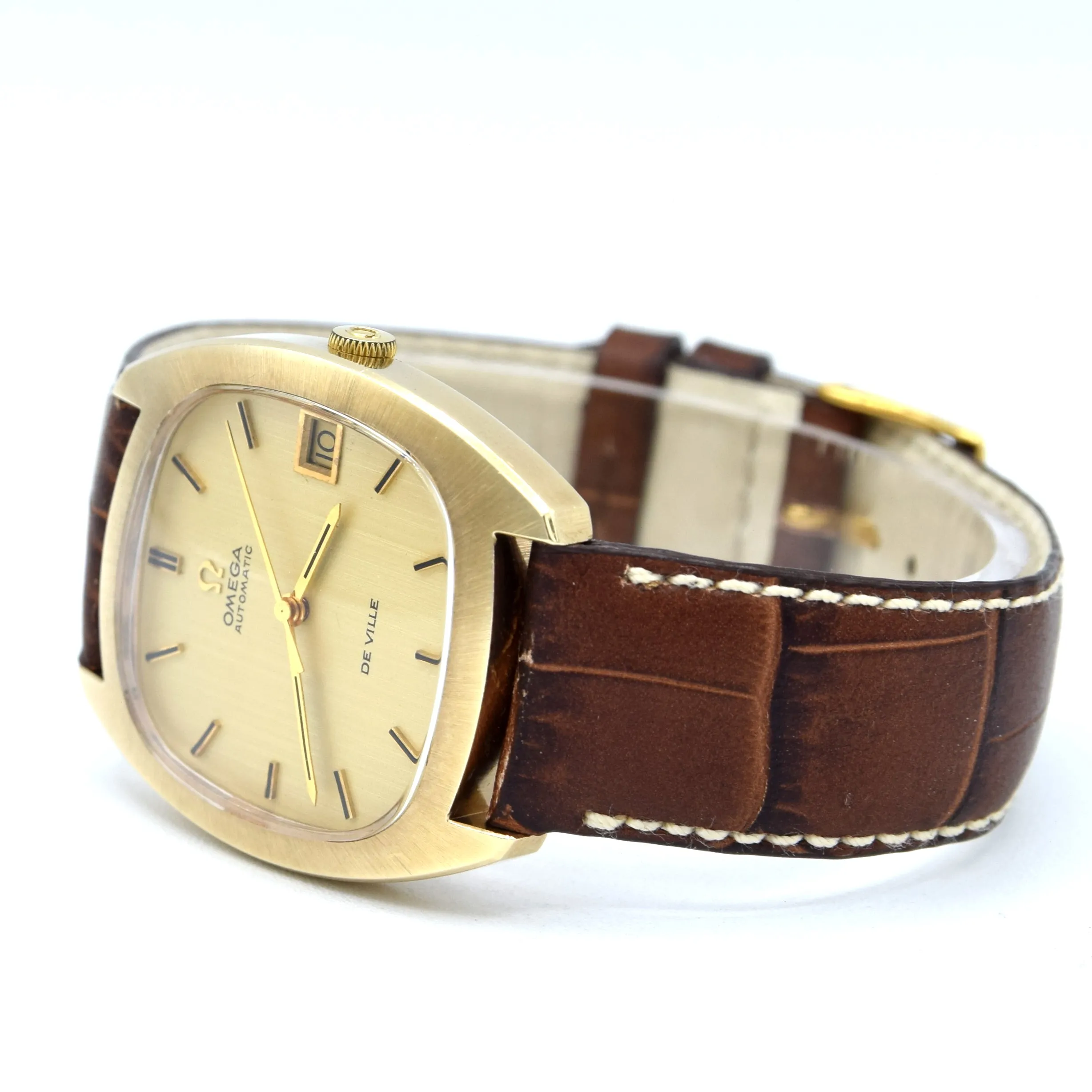 1969 Rare Omega Tonneau De Ville automatic Dress Watch in Solid 9ct Gold English Case Model 1625045