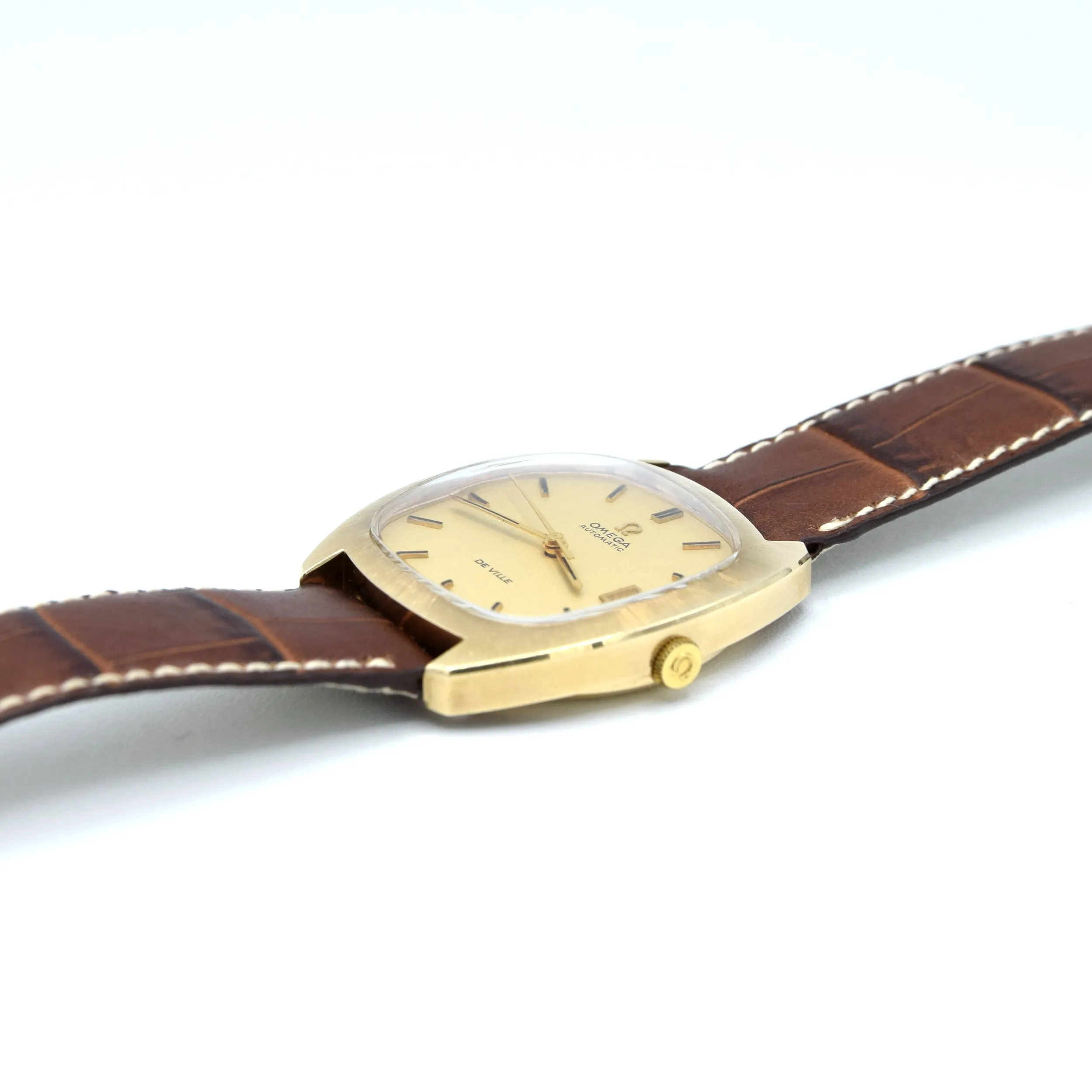 1969 Rare Omega Tonneau De Ville automatic Dress Watch in Solid 9ct Gold English Case Model 1625045