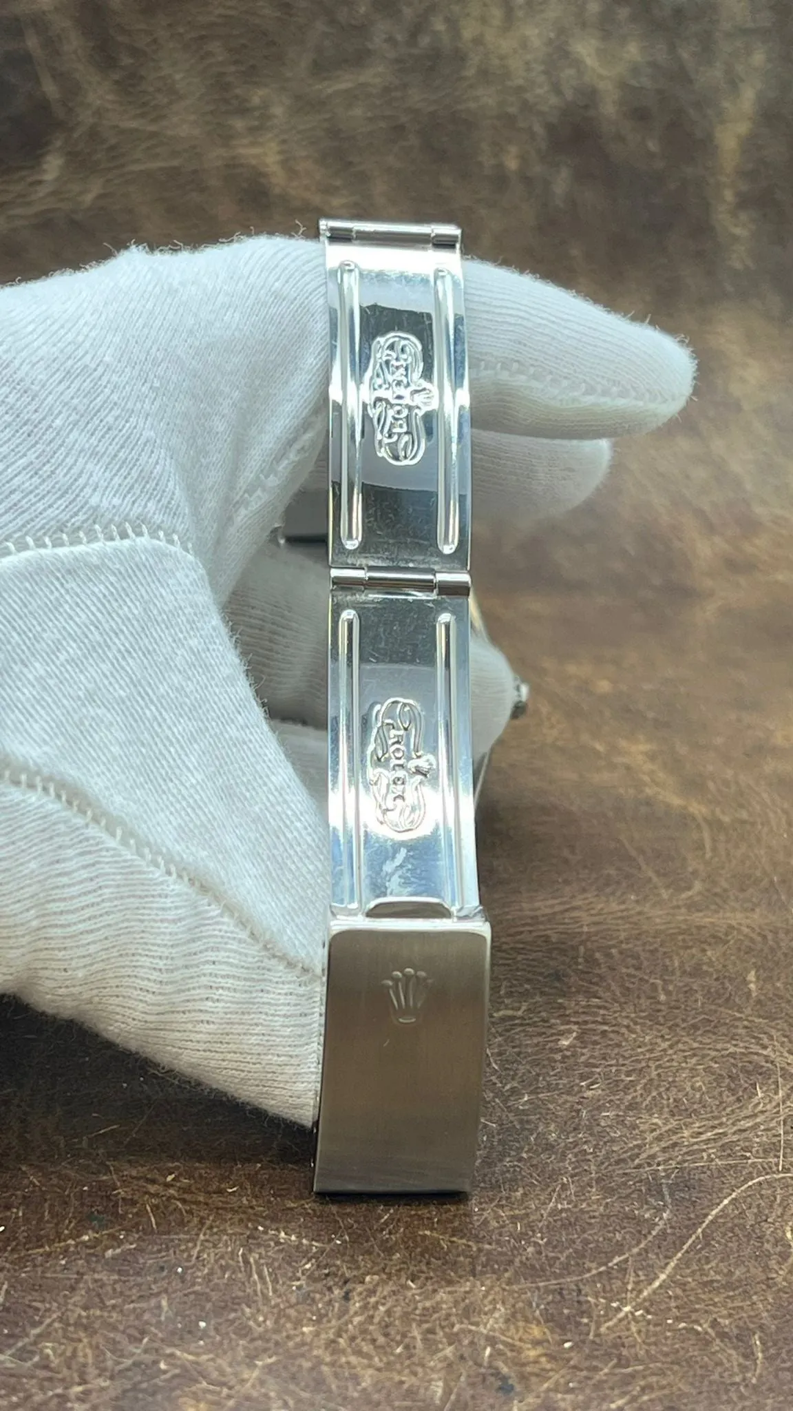Rolex Oyster Perpetual Date 34mm 34mm 15000 Silver Dial Automatic Watch