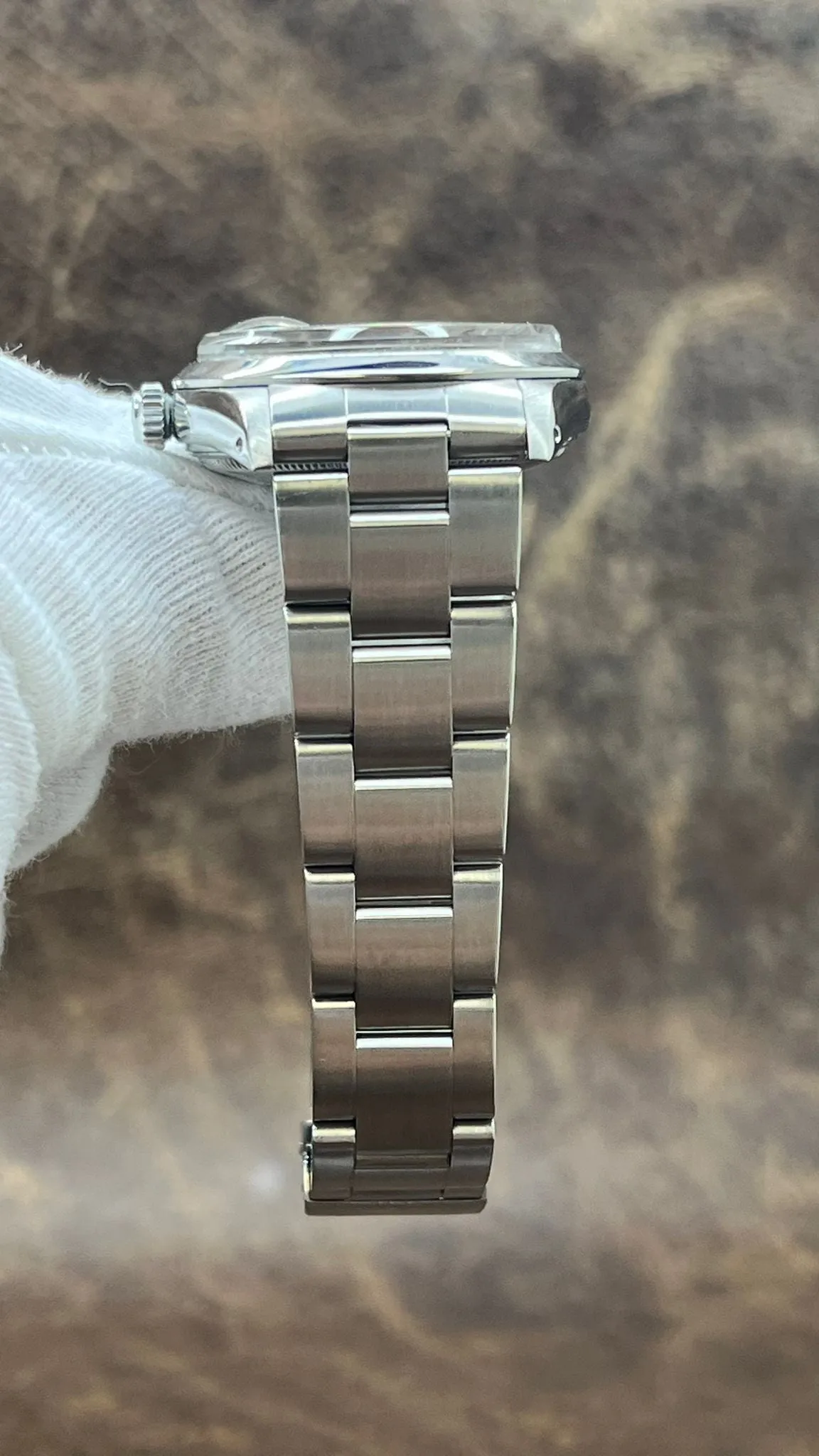 Rolex Oyster Perpetual Date 34mm 34mm 15000 Silver Dial Automatic Watch